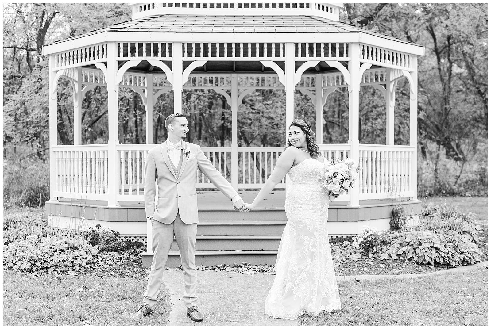Cedar Rapids Iowa Wedding | Iowa City Weddng Photographers | Megan Snitker Photography_0121.jpg