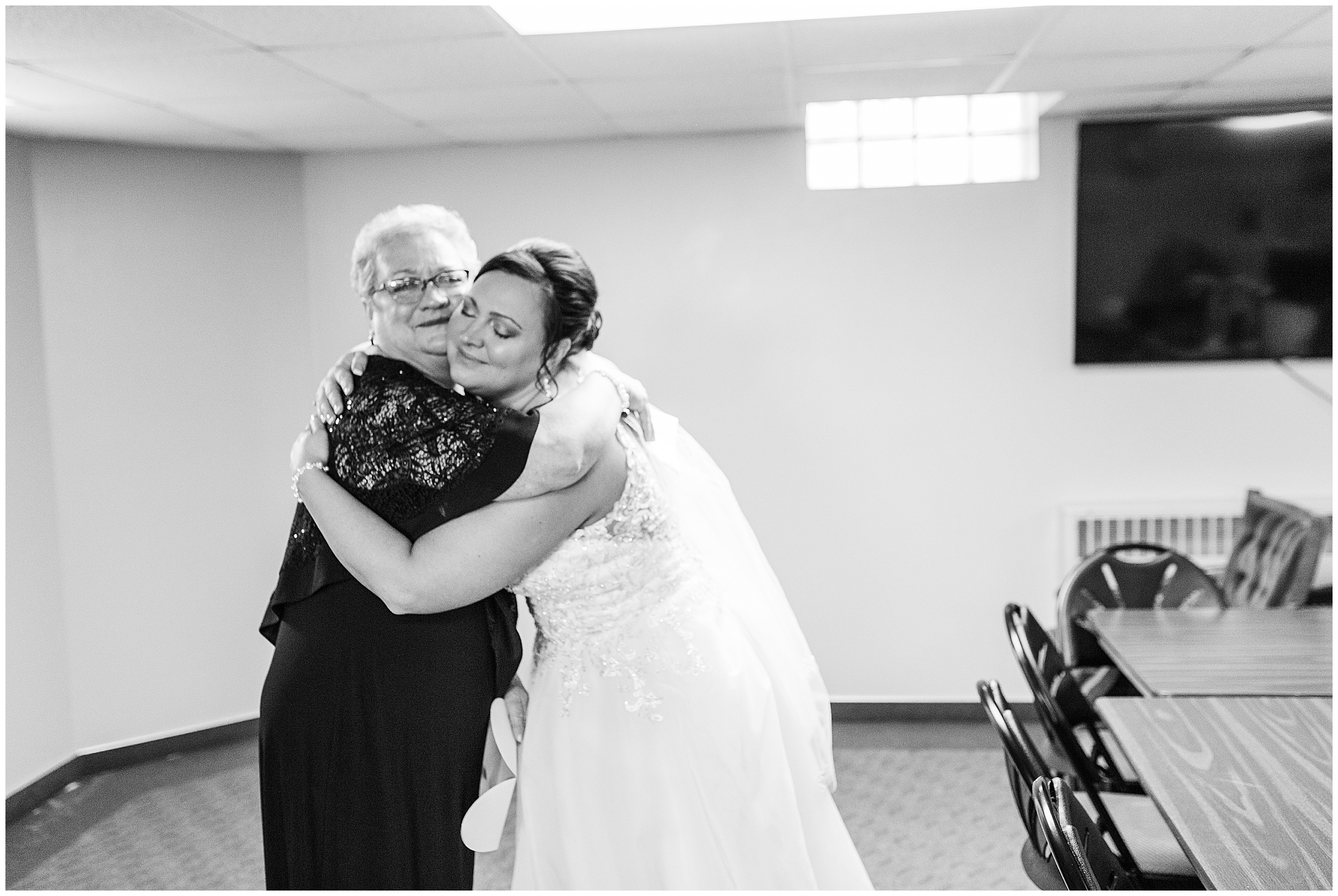 Iowa City Photographers - Decorah Wedding -Megan Snitker Photography_0119.jpg