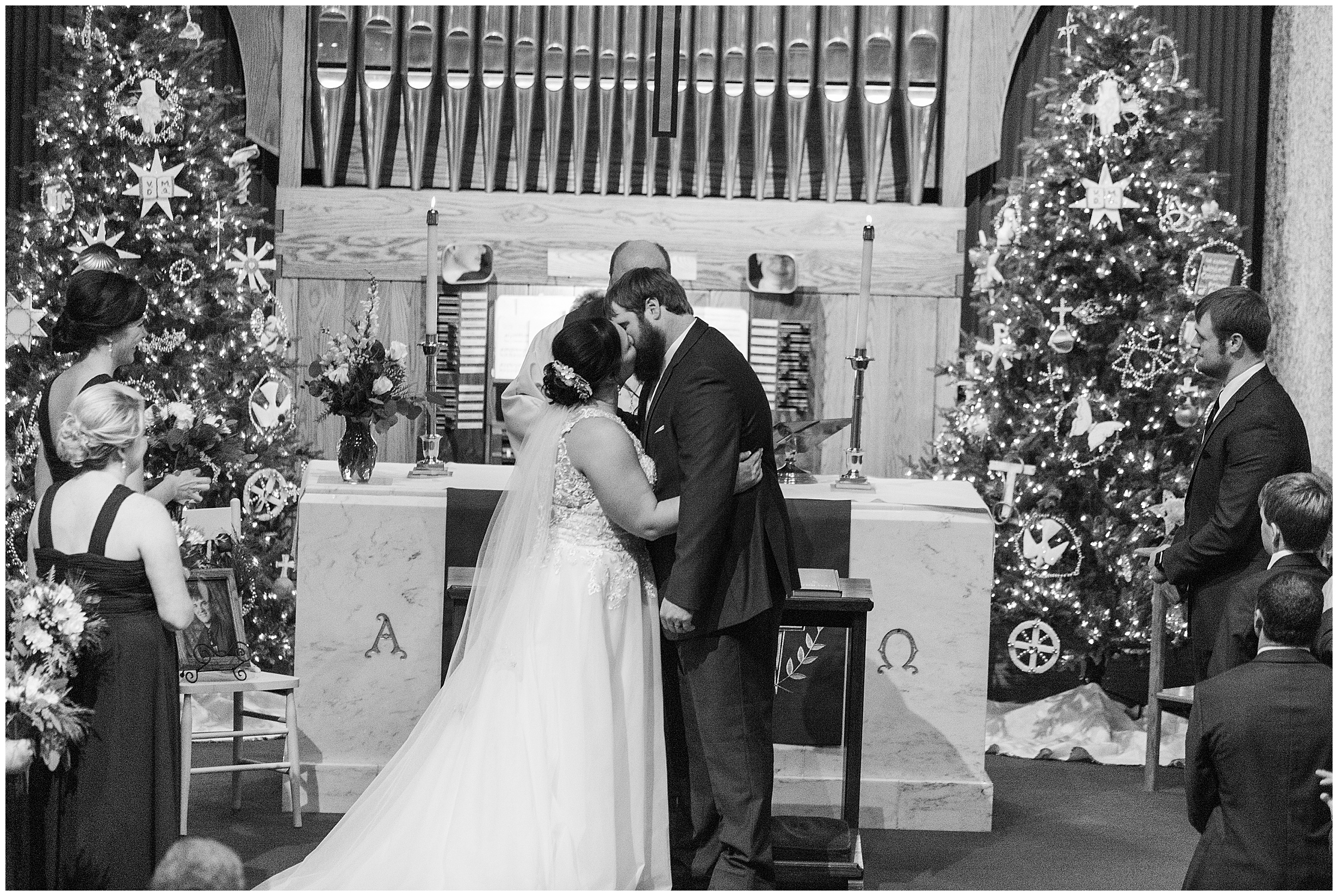 Iowa City Photographers - Decorah Wedding -Megan Snitker Photography_0154.jpg