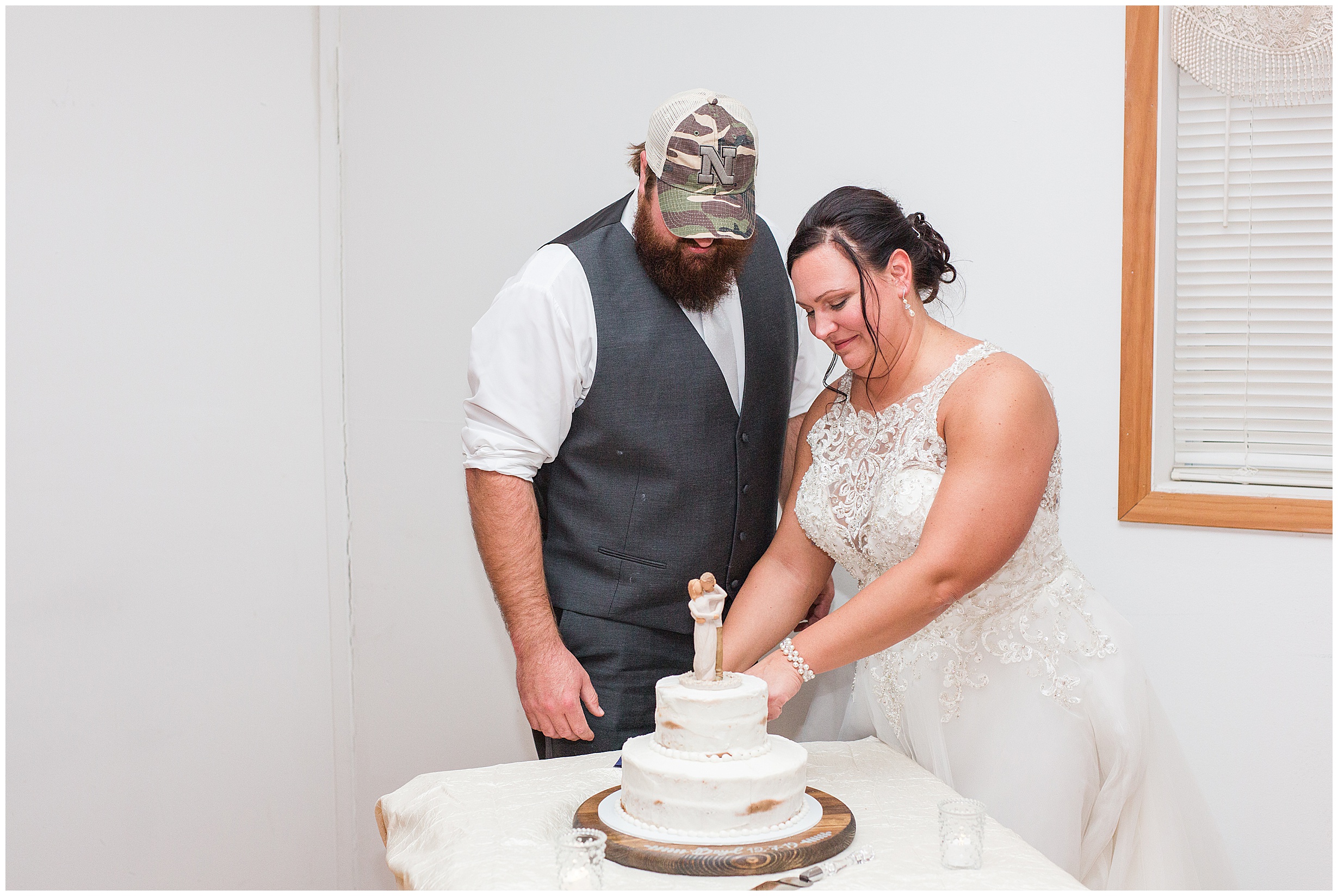 Iowa City Photographers - Decorah Wedding -Megan Snitker Photography_0181.jpg