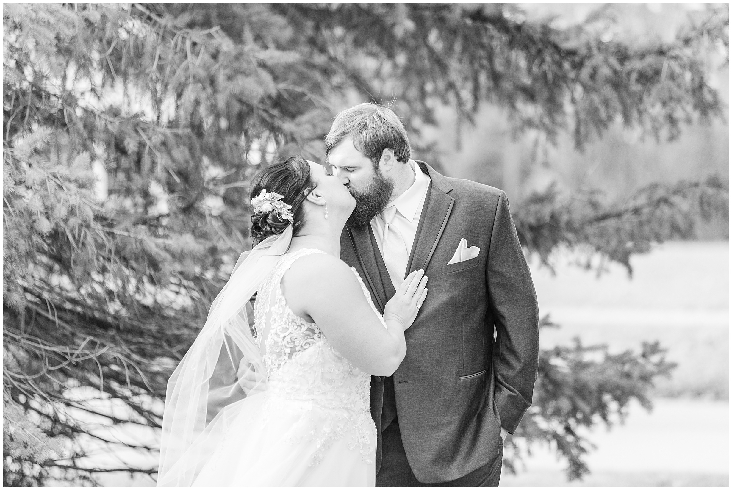 Iowa City Photographers - Decorah Wedding -Megan Snitker Photography_0214.jpg
