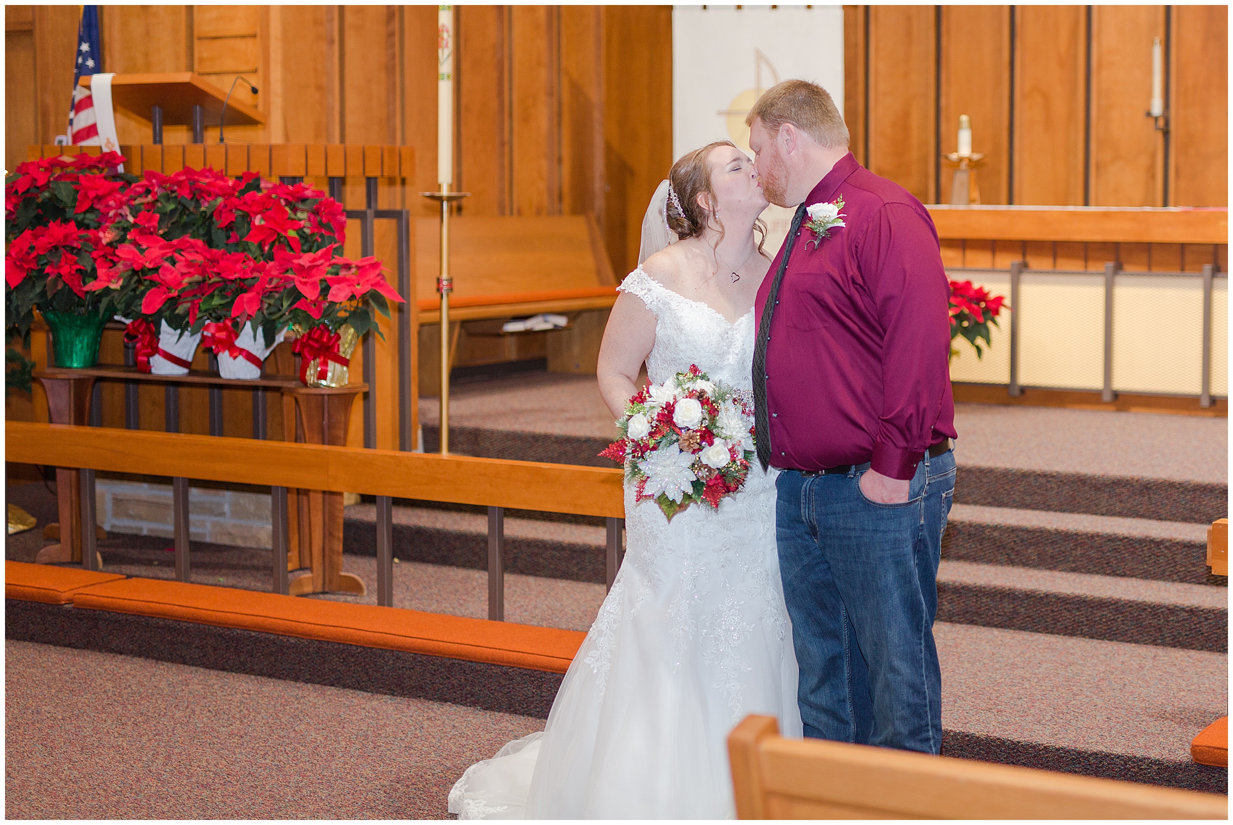 Iowa City Photographers - Iowa Winter Wedding -Megan Snitker Photography_0014.jpg