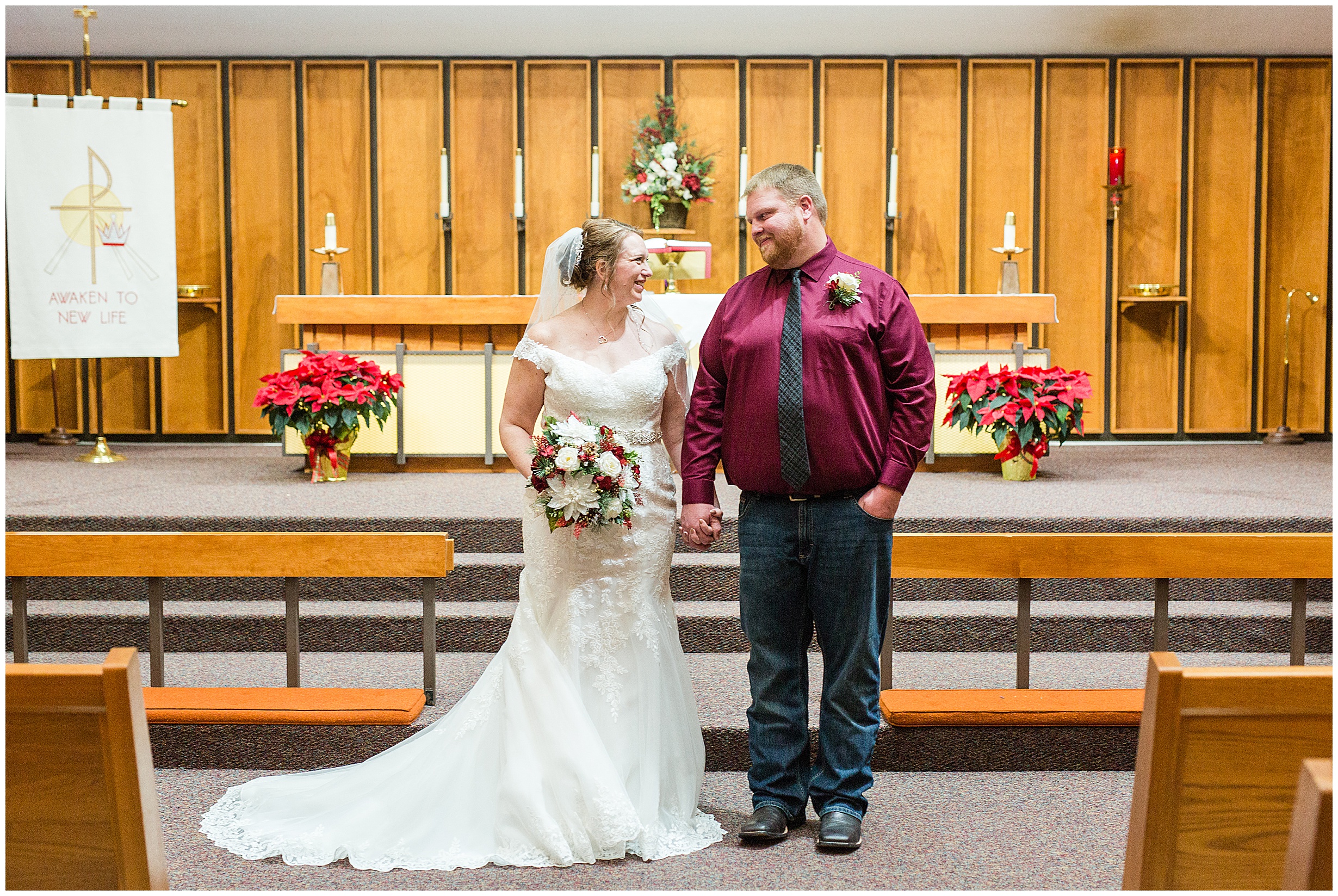 Iowa City Photographers - Iowa Winter Wedding -Megan Snitker Photography_0018.jpg