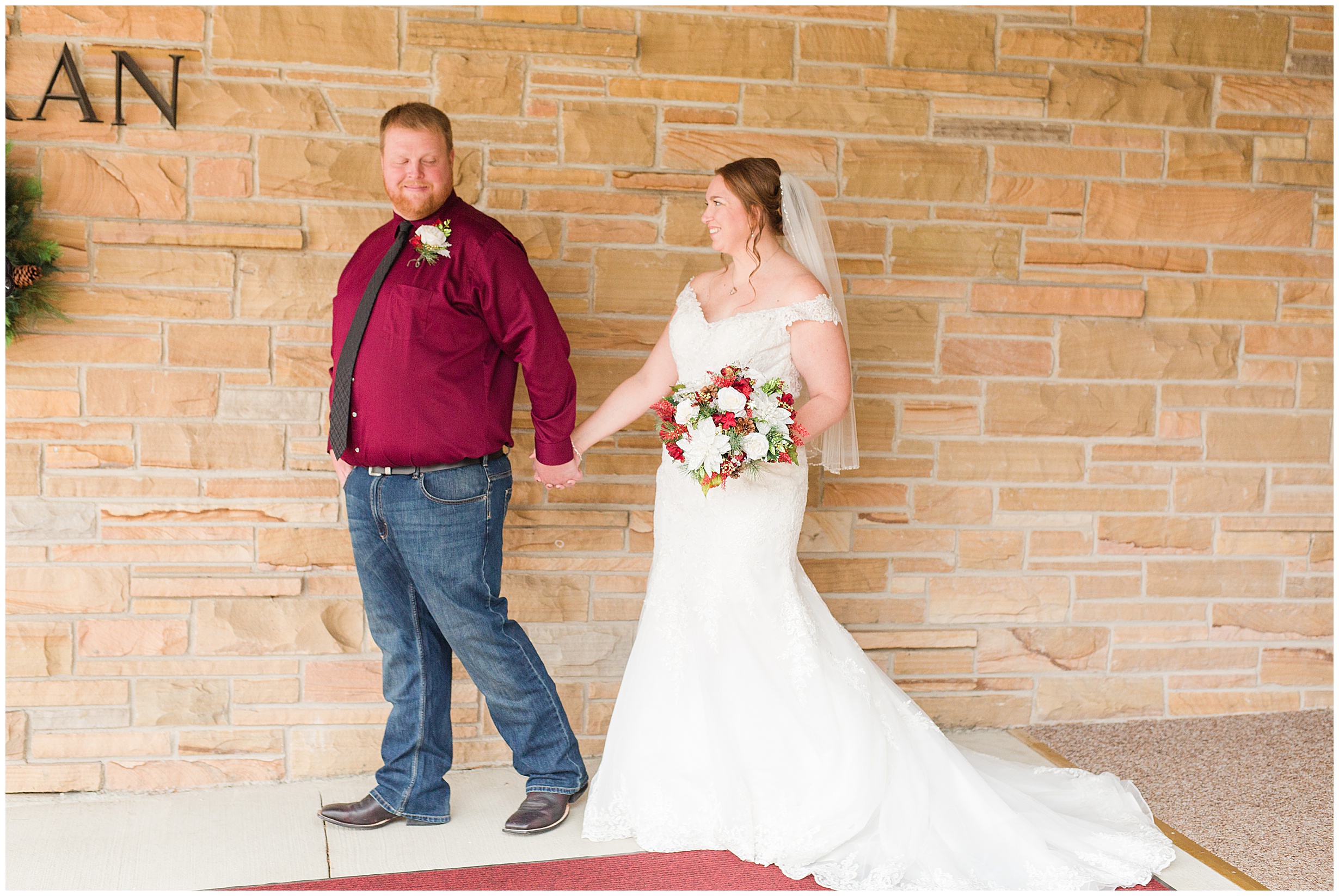 Iowa City Photographers - Iowa Winter Wedding -Megan Snitker Photography_0024.jpg