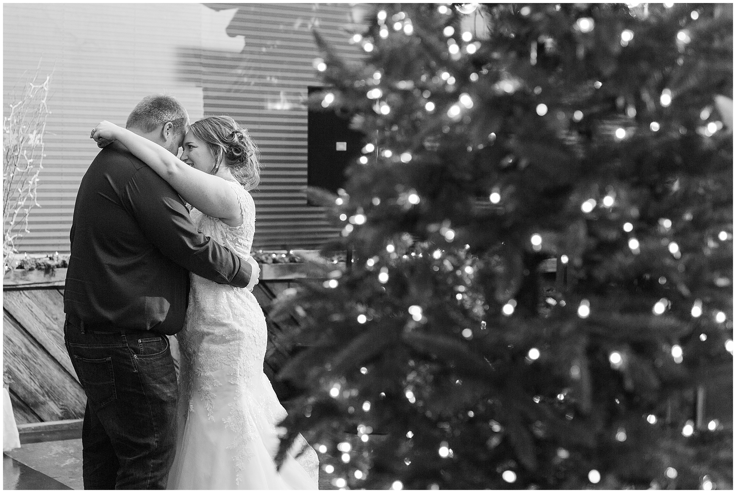 Iowa City Photographers - Iowa Winter Wedding -Megan Snitker Photography_0061.jpg