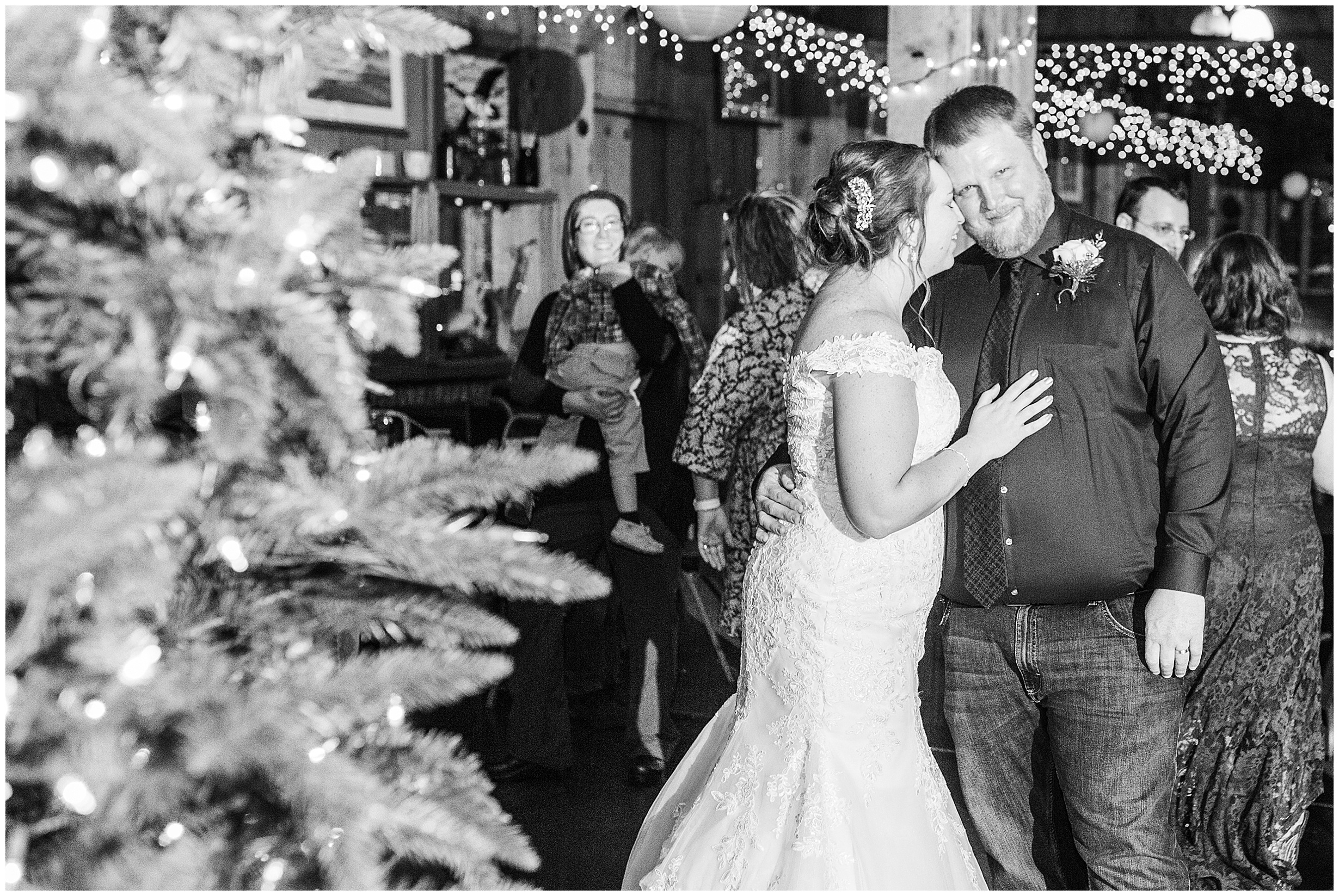 Iowa City Photographers - Iowa Winter Wedding -Megan Snitker Photography_0076.jpg