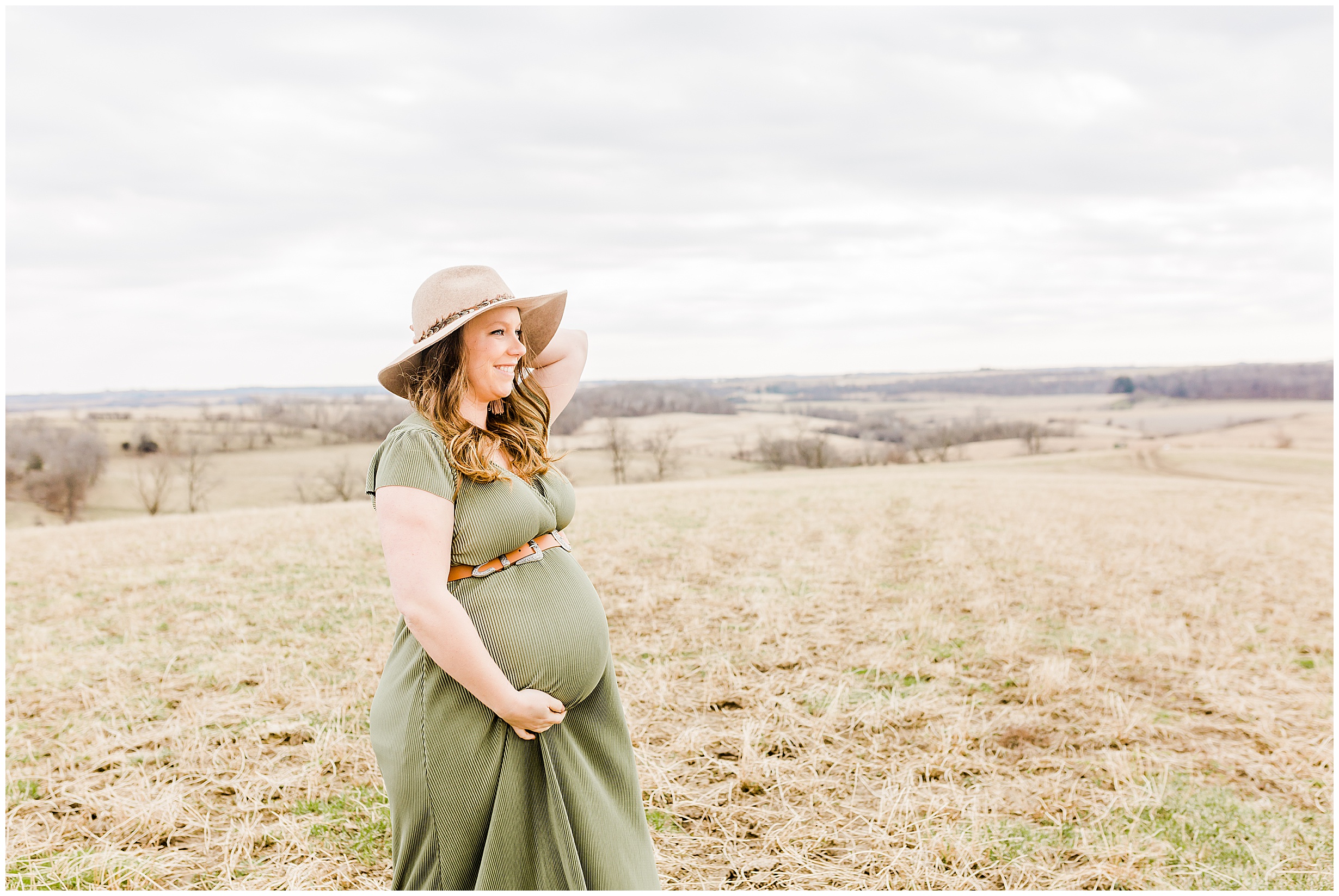 Lansing Iowa Maternity Session | Megan Snitker Photography_0018.jpg
