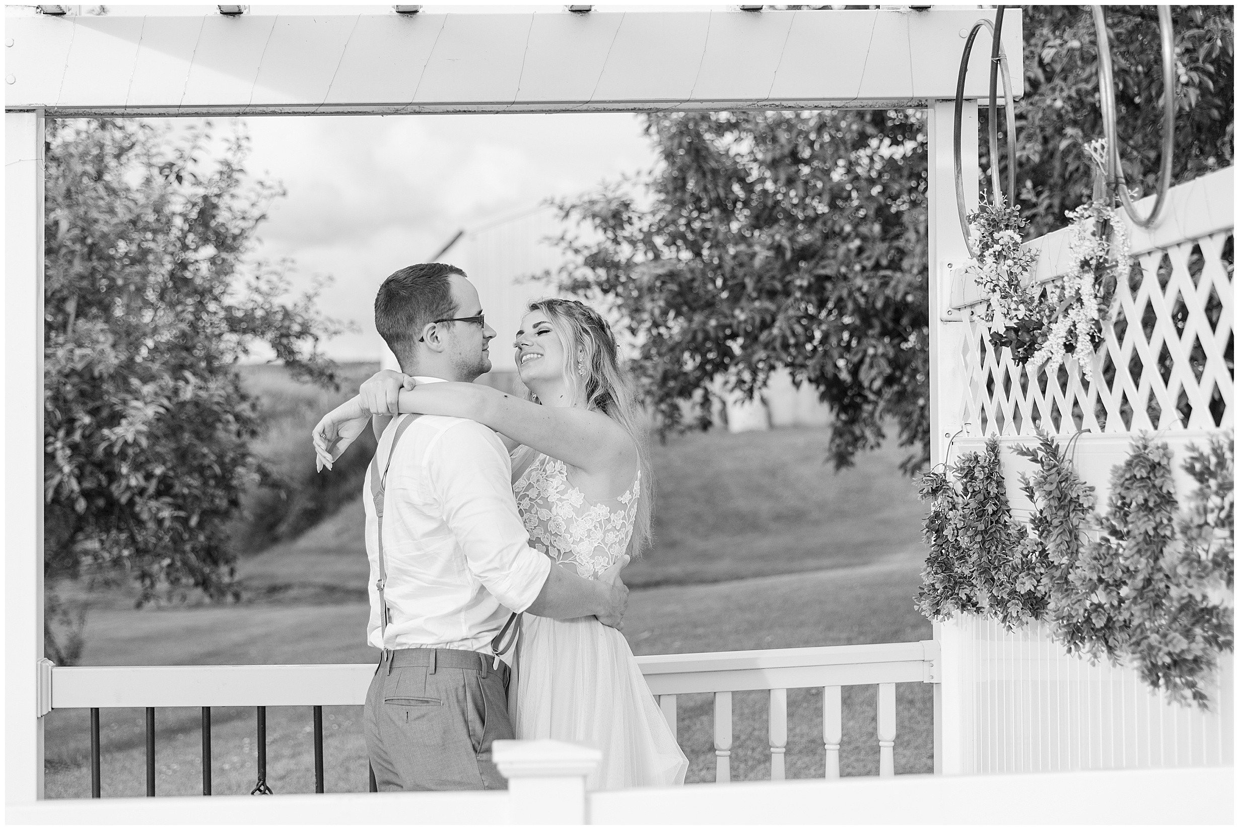 Rainy Iowa Wedding | McGregor Iowa | Megan Snitker Photography_0069.jpg