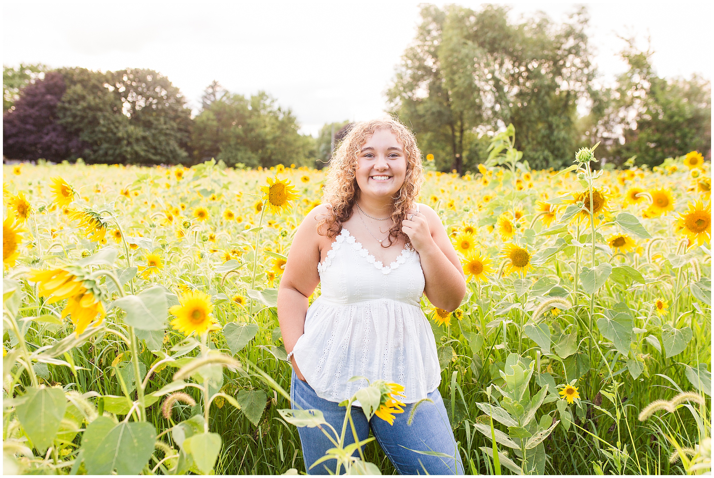 Sunflower Field Senior Session | Megan Snitker Photography_0105.jpg