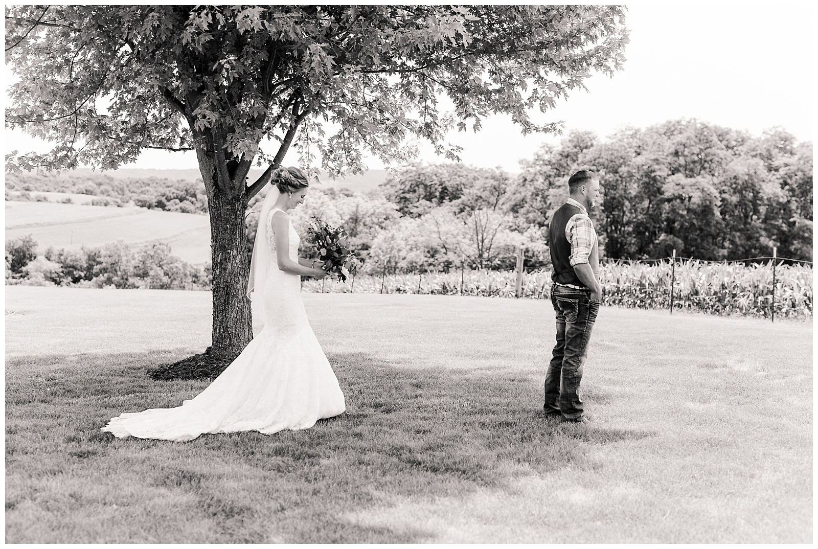 FOUR OF JULY IOWA WEDDING- MEGAN SNITKER PHOTO-20.jpg