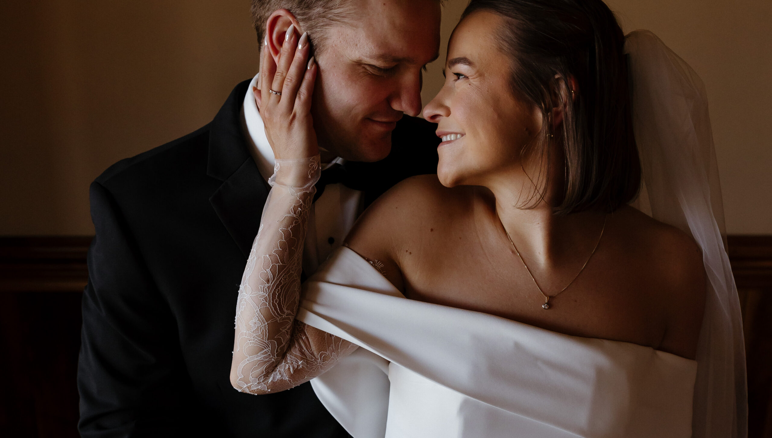 Bride and groom portraits inside the Dousman House in Wisconsin